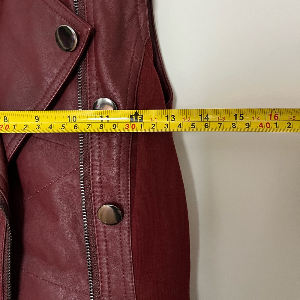 XOXO Women's Burgundy Sleeveless Jacket - Picture 5 of 5